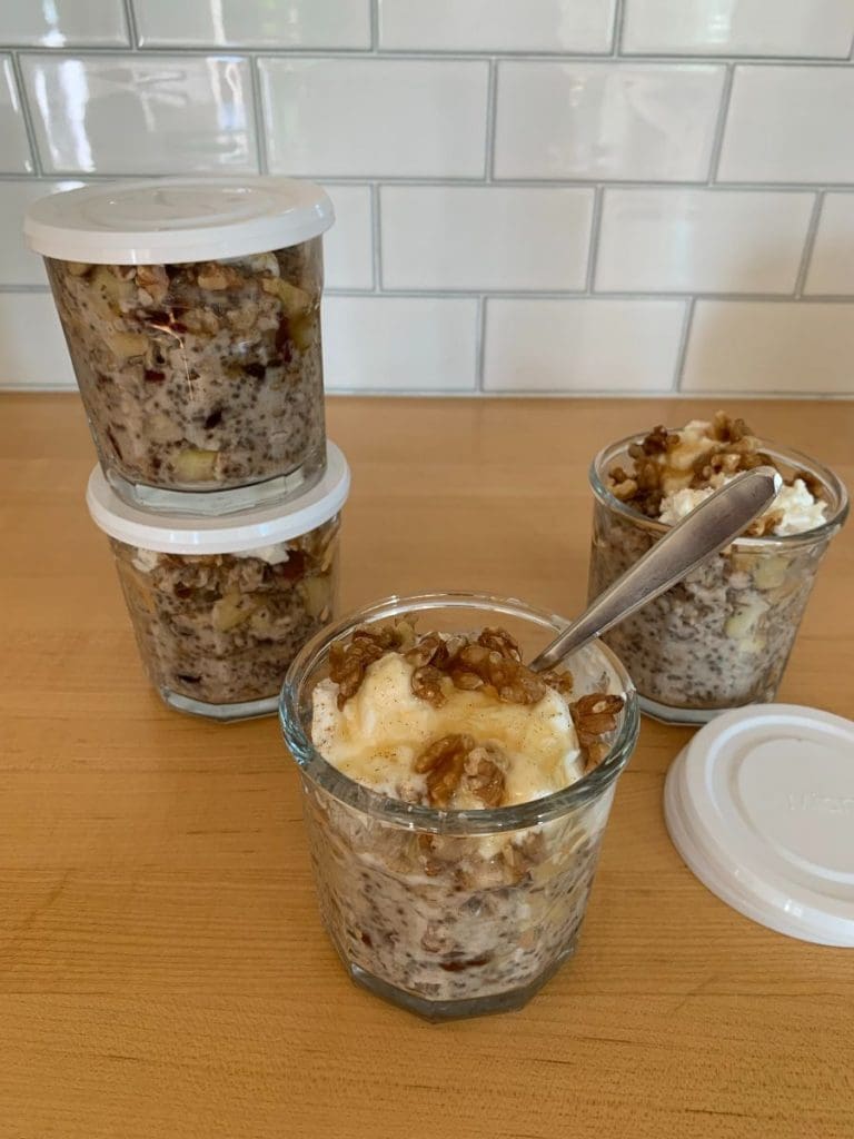 meal prep oatmeal with toppings