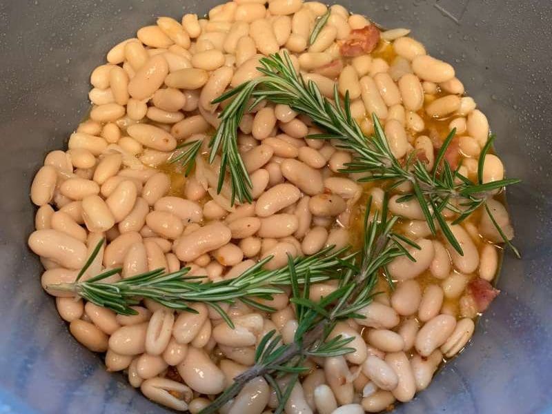Rosemary and cannellini beans in pressure cooker