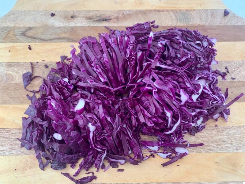 Thinly sliced red cabbage pieces